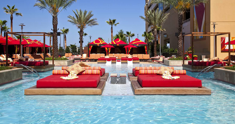 4 Exciting Highlights of Golden Nugget Pool and Cabanas: Dive into Fun!